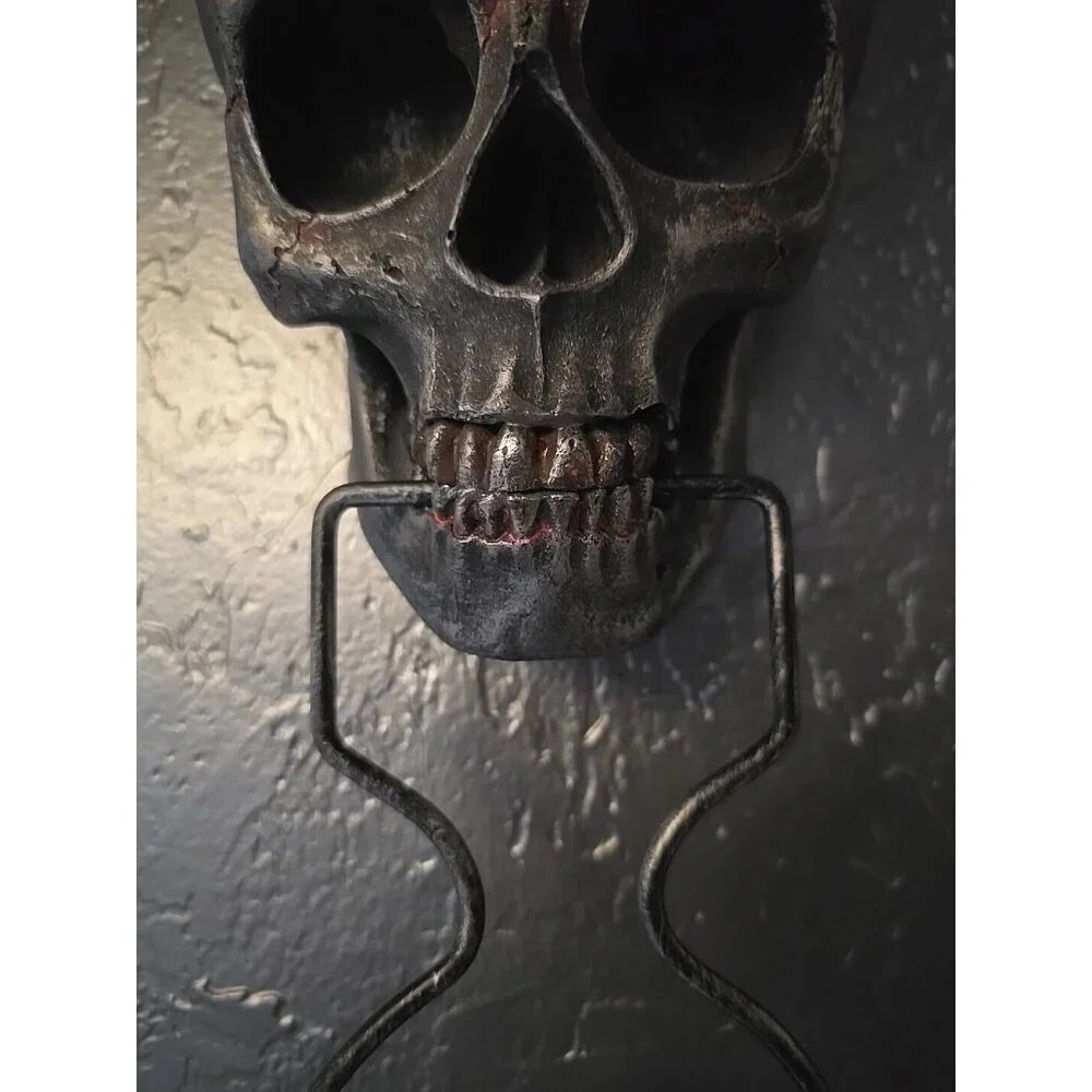 RESIN SKULL Door Knocker SILVER Gray Home WALL DECOR Dark Gothic Halloween New - Picture 6 of 6